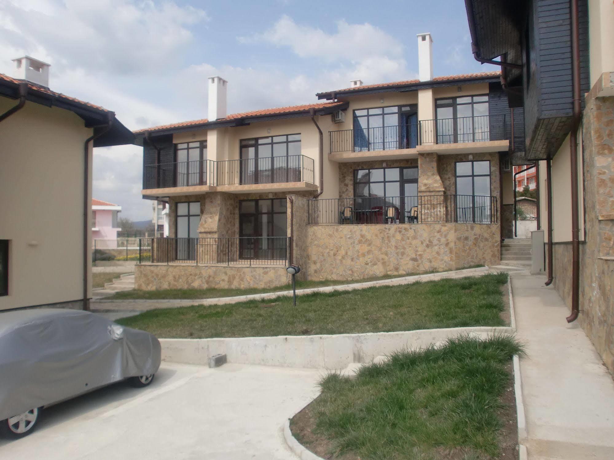 Menada Sunny Hill Villa Kosharitsa Bagian luar foto