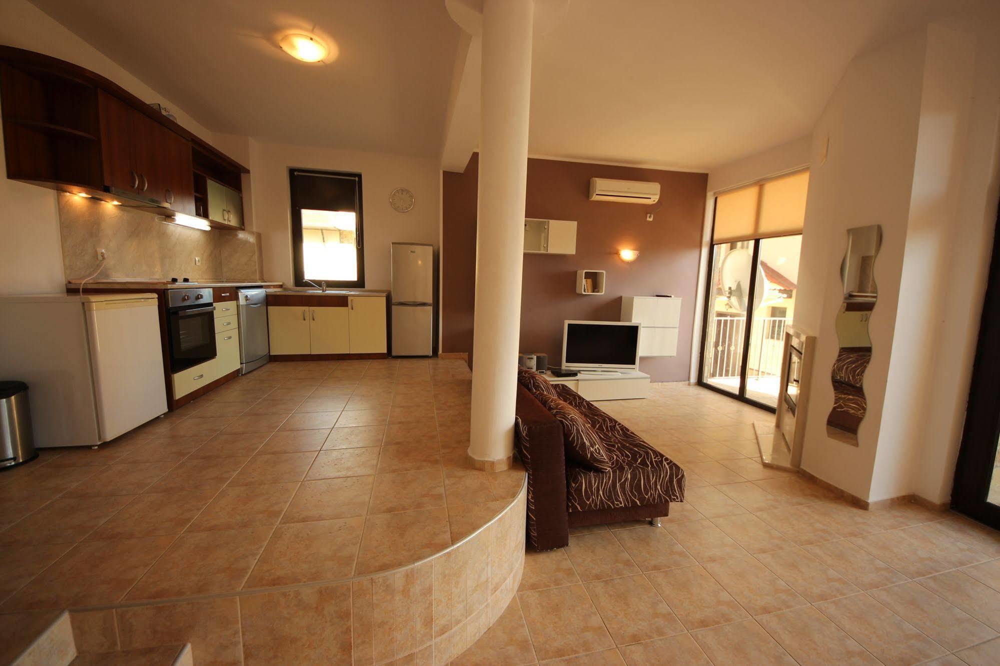 Menada Sunny Hill Villa Kosharitsa Bagian luar foto
