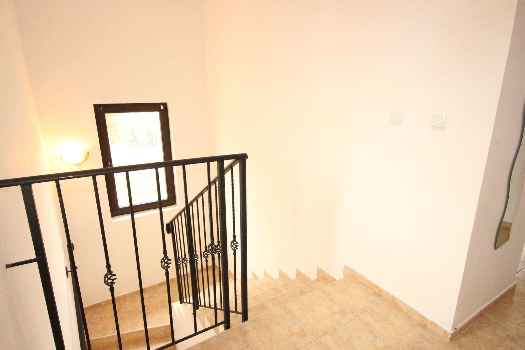 Menada Sunny Hill Villa Kosharitsa Bagian luar foto